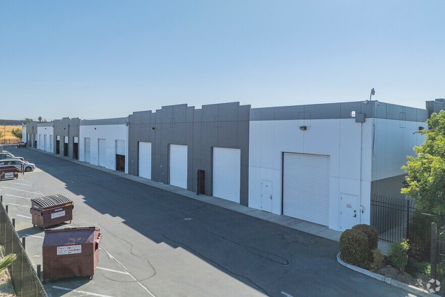 More Photos Of 280 E Larch Rd, Tracy Warehouse For Lease