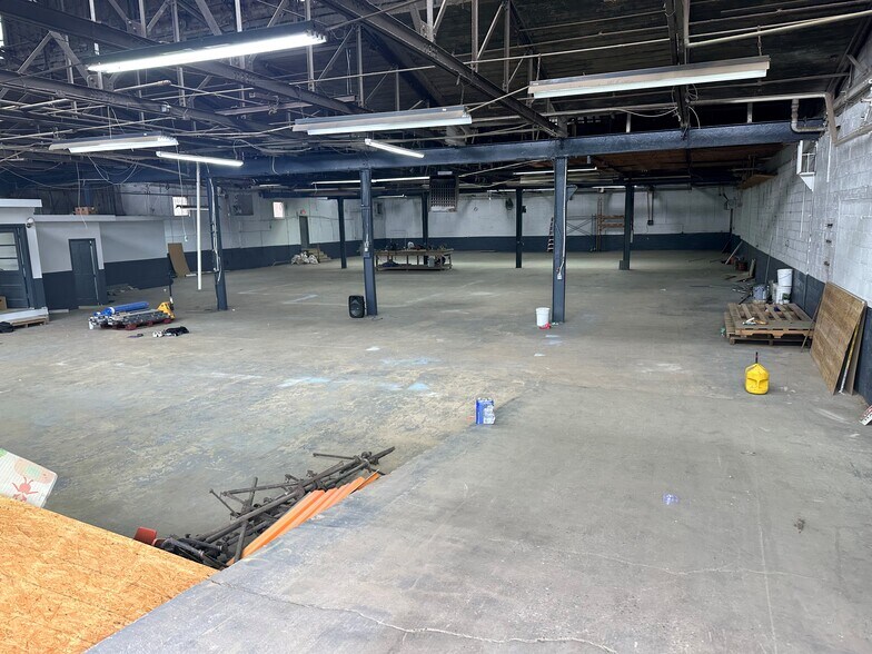 More Photos Of 85 Wagaraw Rd, Hawthorne Manufacturing For Lease