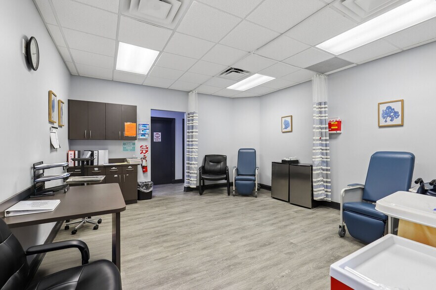 More Photos Of 859 Park Ave, Orange Park Medical For Sale