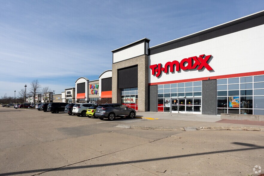 More Photos Of 2010 SE Delaware Ave, Ankeny Unknown For Lease