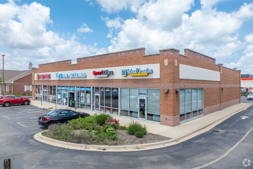 Primary Photo Of 5942-5948 W Touhy Ave, Niles Unknown For Lease