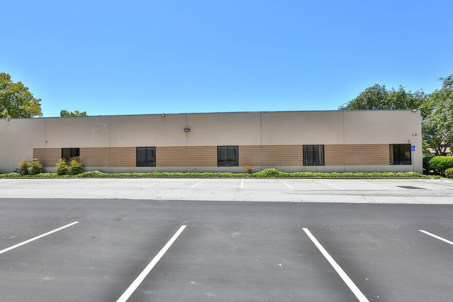 More Photos Of 118-122 Charcot Ave, San Jose Flex For Lease