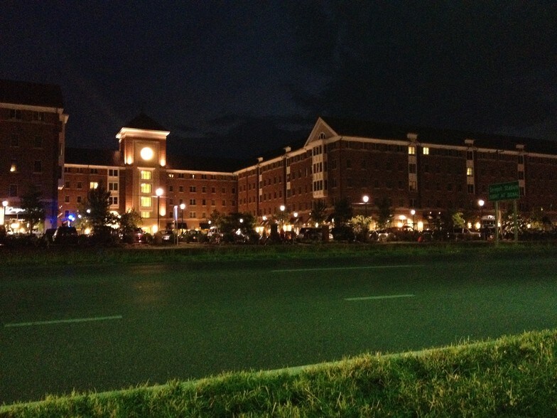 More Photos Of 1306 S Salisbury Blvd, Salisbury Dormitory For Lease