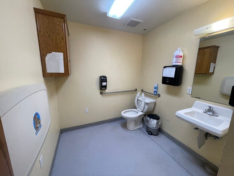 More Photos Of 101 NW Front St, Boardman Restaurant For Sale