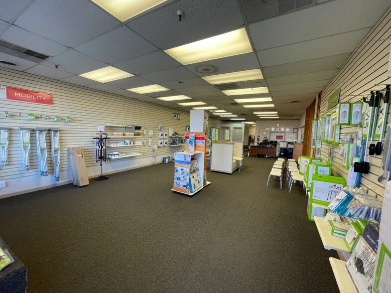 More Photos Of 1350 Parkway Dr, Blackfoot Bank For Lease