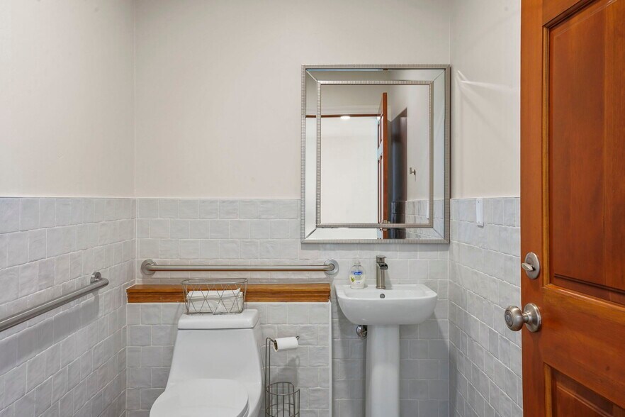 More Photos Of 267 Washington St, Monument Office Residential For Sale