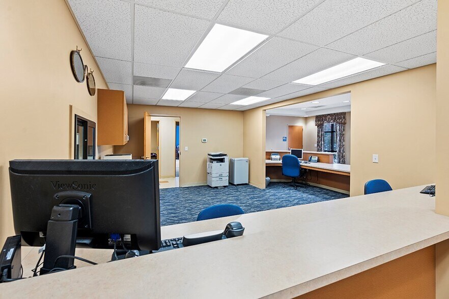 More Photos Of 202 Overland Dr, Greenwood Medical For Sale