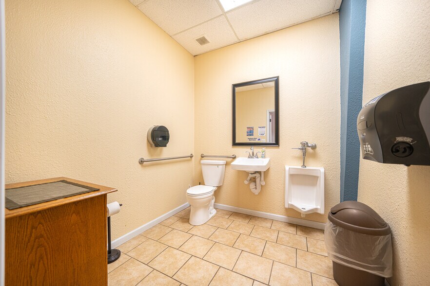 More Photos Of 1015 McCann Rd, Longview Office For Sale