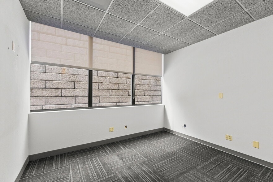 More Photos Of 4800 Lamar Ave, Mission Office For Lease