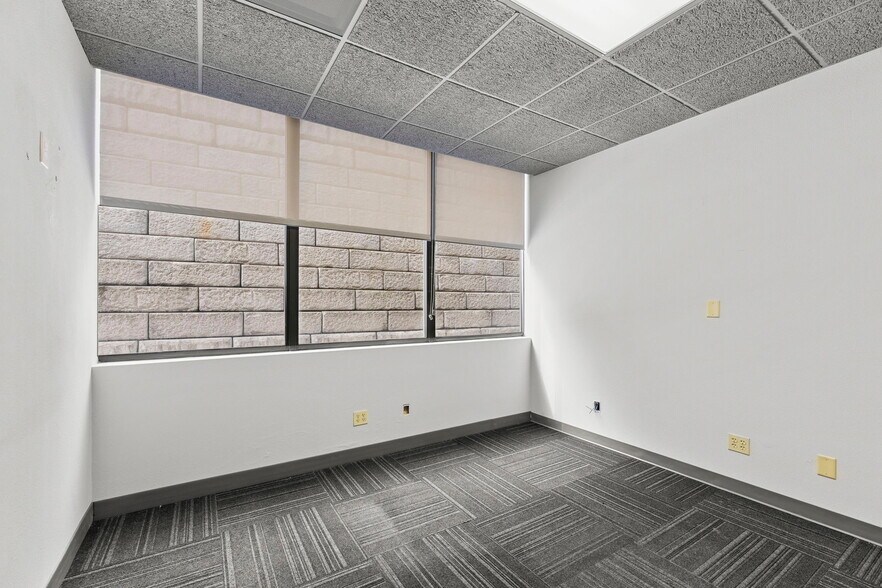 More Photos Of 4800 Lamar Ave, Mission Office For Lease