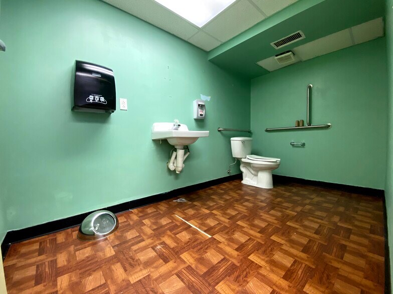 More Photos Of 208-210 Grant St, Pittsburgh Medical For Lease