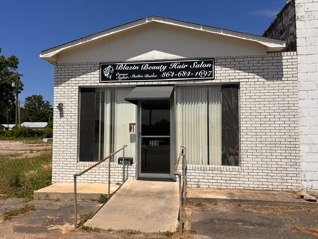 Primary Photo Of 208 N Main St, Joanna Storefront For Sale