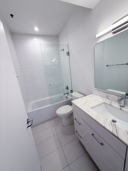 More Photos Of 8600 Burton Way, Los Angeles Apartments For Sale