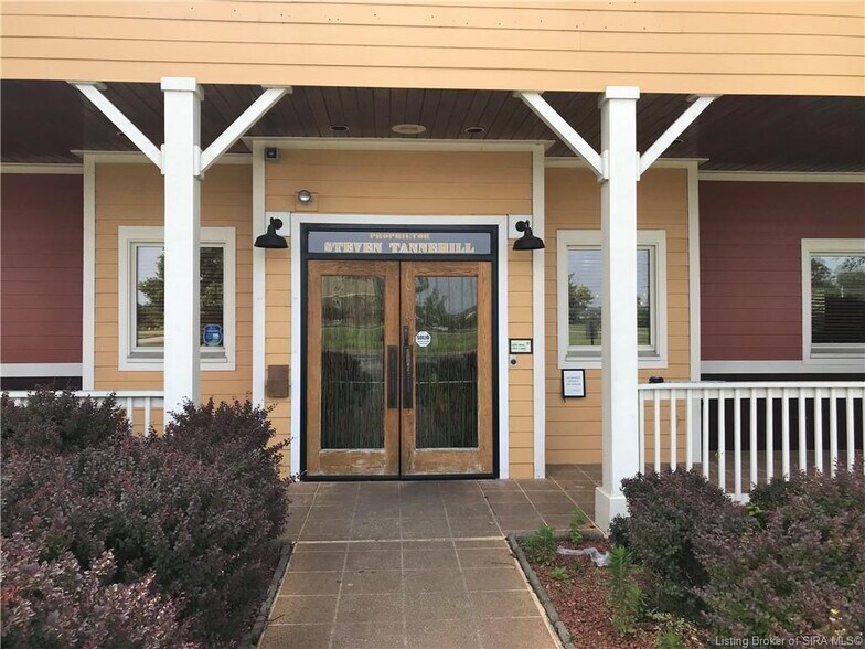 More Photos Of 1420 Park Pl, Clarksville Restaurant For Lease