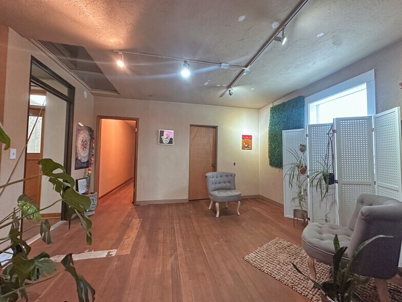 More Photos Of 111 2nd S Ave, Okanogan Storefront Retail Office For Sale