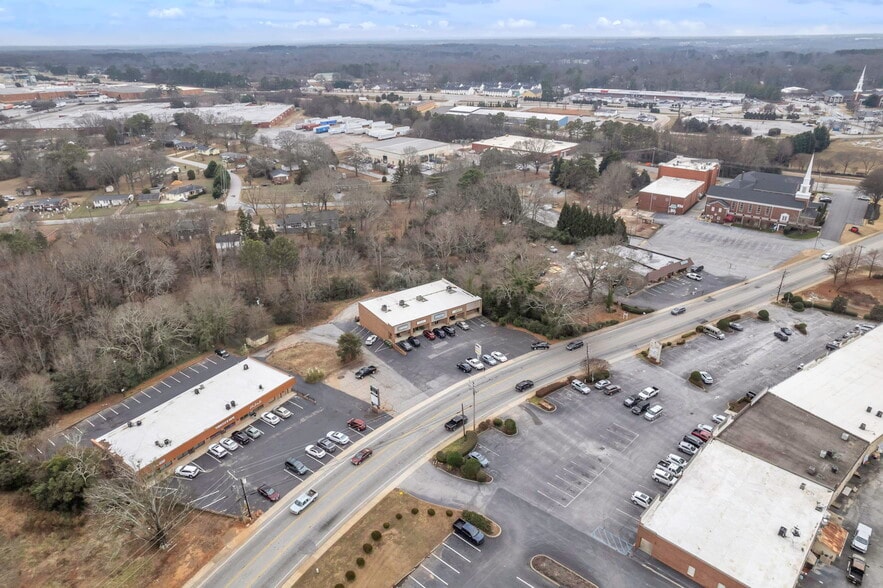 More Photos Of 110 E Butler Rd, Mauldin Unknown For Lease