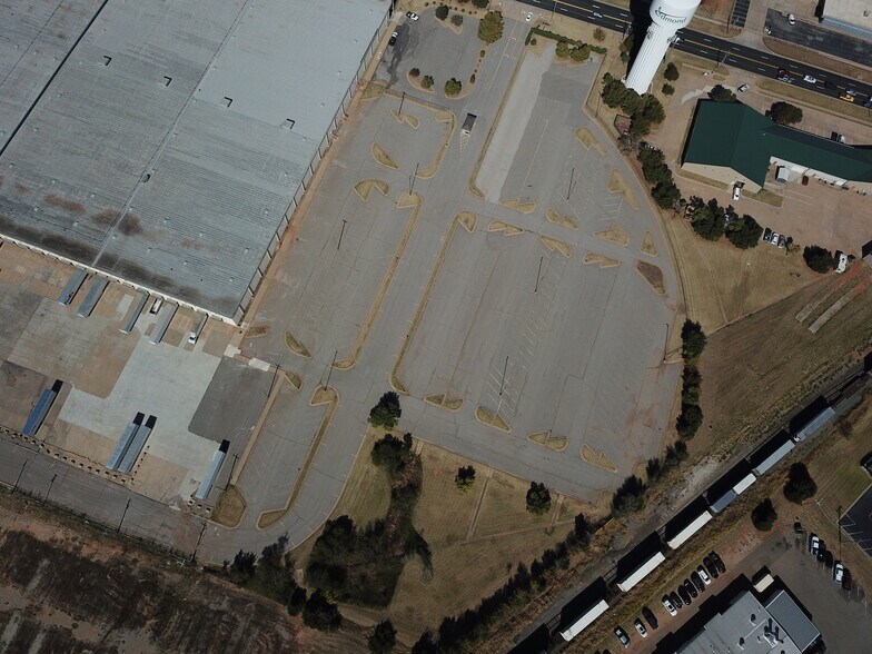 More Photos Of 3400 S Kelly Ave, Edmond Land For Lease