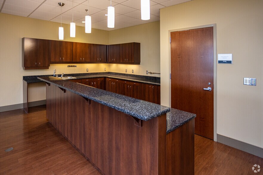 More Photos Of 201 Resting Tree Dr, Bristol Office For Lease