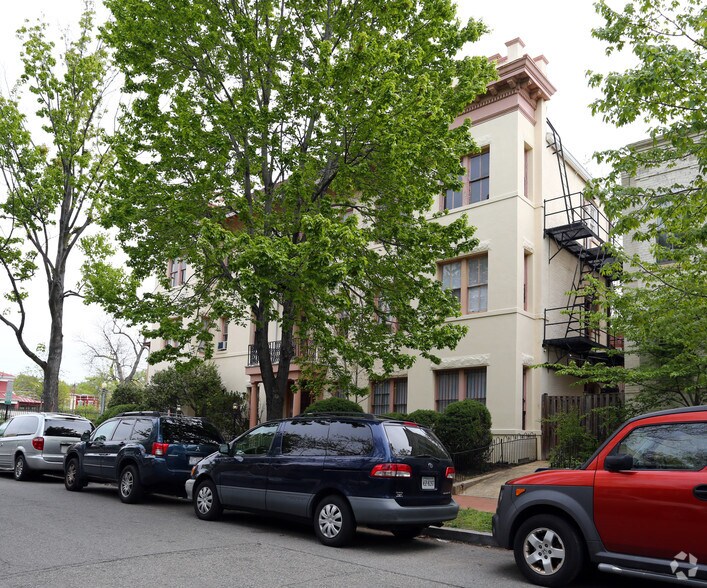 More Photos Of 500 9th St SE, Washington Apartments For Sale