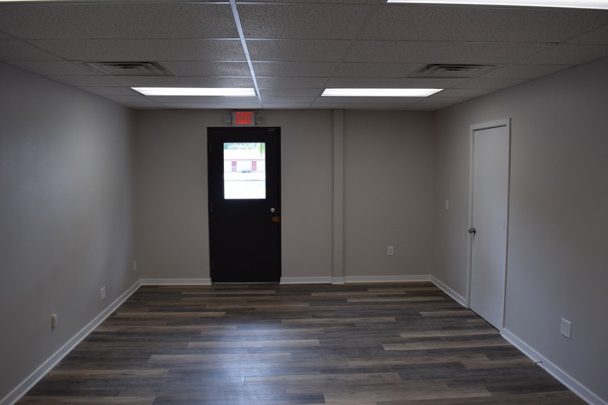 More Photos Of 4329 Emerson St, Jacksonville Warehouse For Lease