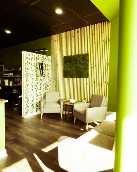 More Photos Of 142 N Seymour Ave, Mundelein Freestanding For Lease