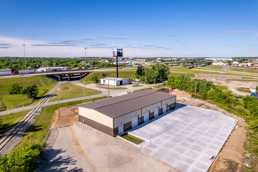More Photos Of 3801 W 51st St, Tulsa Warehouse For Lease