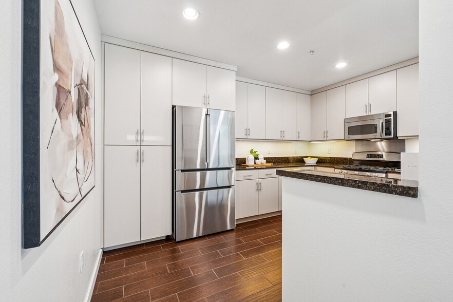 More Photos Of 288 3rd St, Oakland Apartments For Sale
