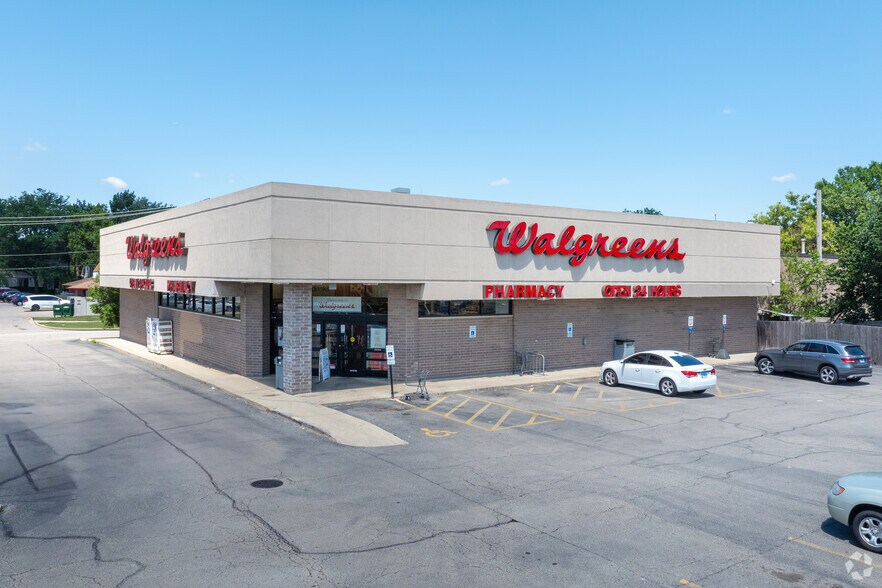Primary Photo Of 9000 Ballard Rd, Des Plaines Drugstore For Sale