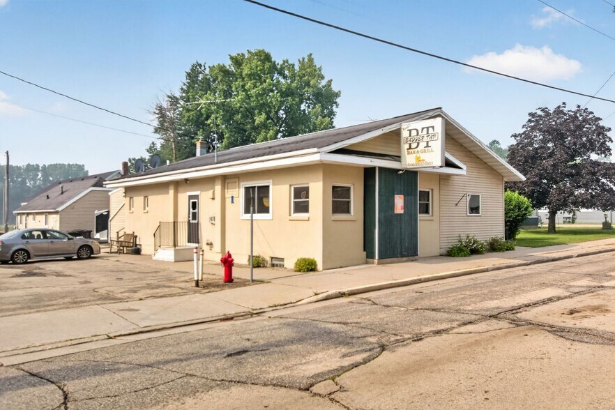 Primary Photo Of 133 E Main St, Embarrass Specialty For Sale