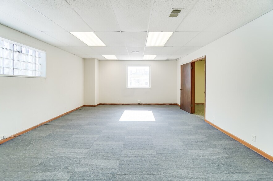 More Photos Of 112-120 N West St, Lima Storefront Retail Office For Lease