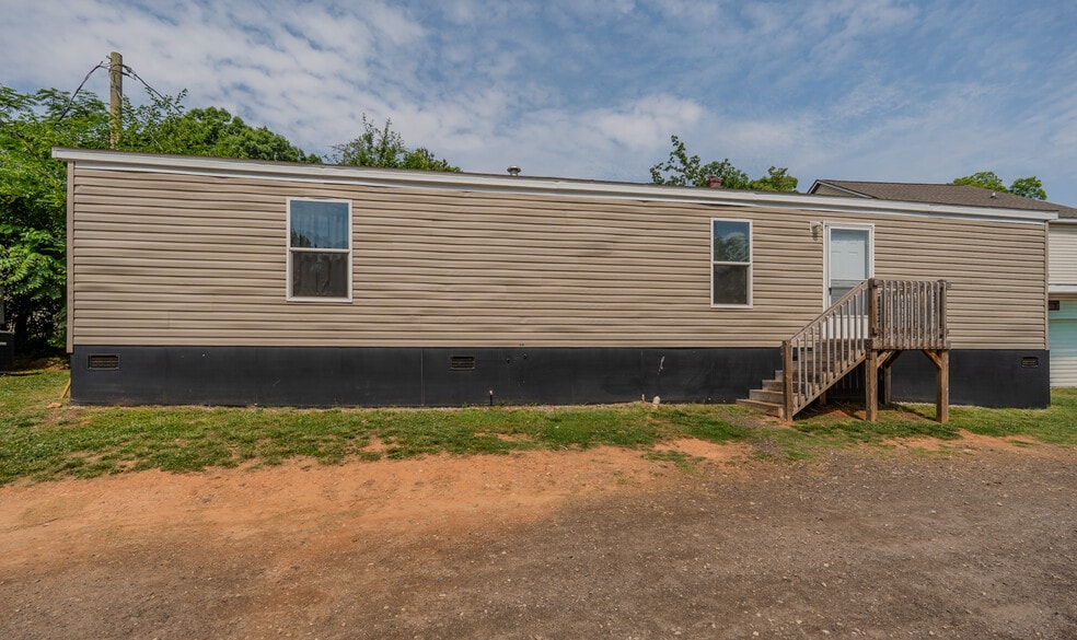 More Photos Of 923 W Lee Rd, Taylors Manufactured Housing Mobile Home Park For Sale
