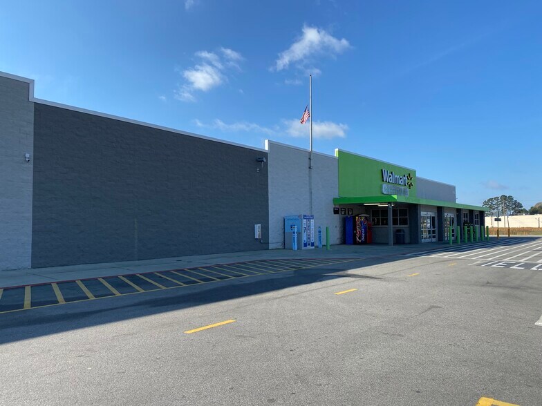 More Photos Of 2503 W 5th St, Lumberton Service Station For Sale