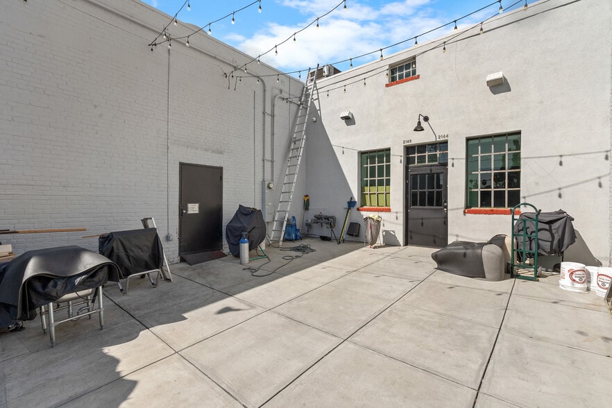 More Photos Of 2144-2146 Colorado Blvd, Los Angeles Restaurant For Sale