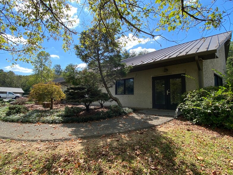 Primary Photo Of 1419 Chapman Hwy, Sevierville Light Distribution For Lease