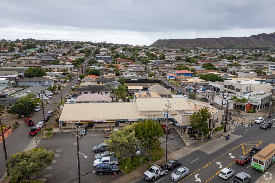 More Photos Of 909 Kapahulu Ave, Honolulu Freestanding For Lease