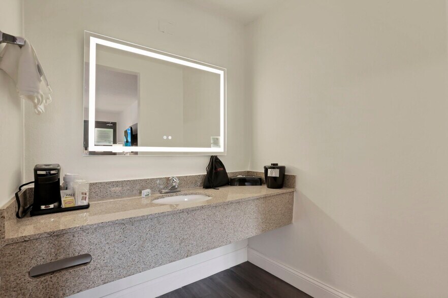 More Photos Of 22115 Brookpark Rd, Cleveland Hotel For Sale