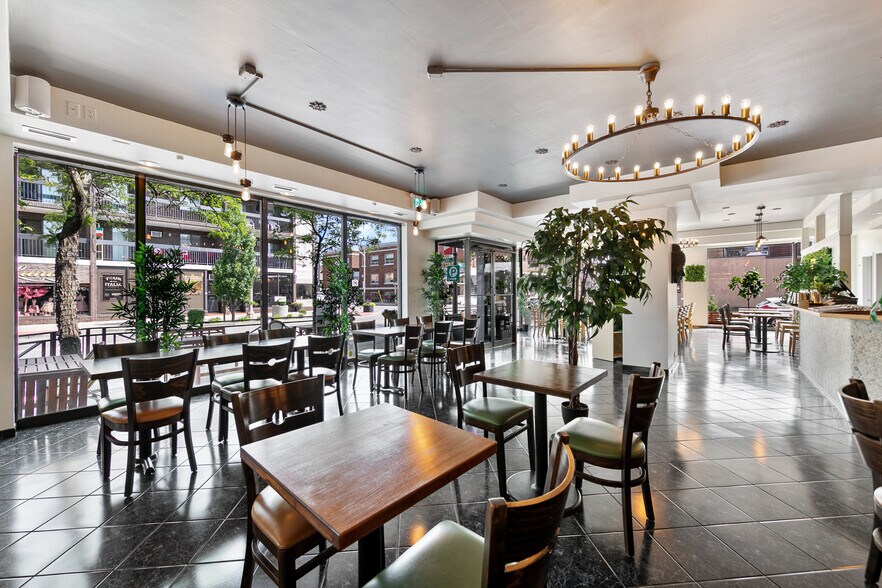 More Photos Of 839 Erie E, Windsor Restaurant For Sale