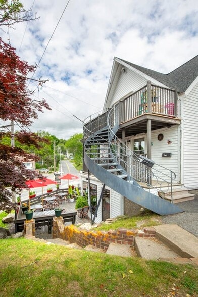 More Photos Of 28 Union St, Boothbay Harbor Restaurant For Sale