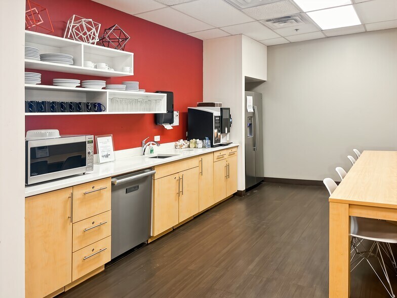 More Photos Of 1155 N Service Rd W, Oakville Coworking Space
