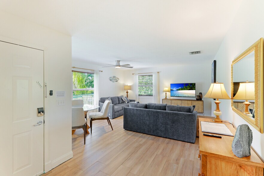 More Photos Of 6905 Point of Rocks Rd, Sarasota Hotel For Sale