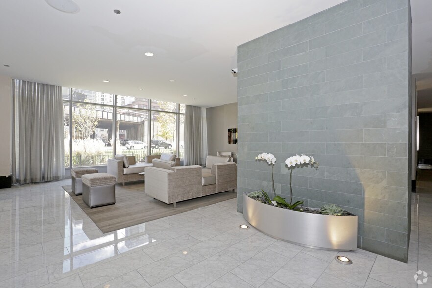 More Photos Of 555 W Kinzie St, Chicago Multifamily For Sale