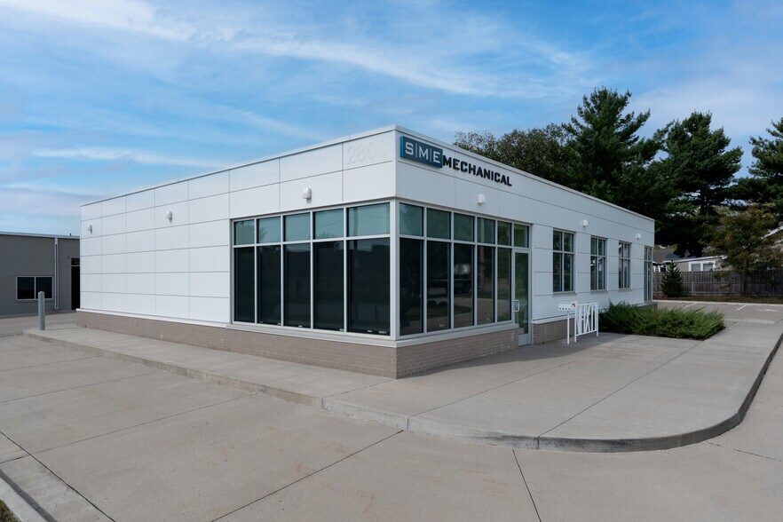 More Photos Of 2800 2nd Ave, Des Moines Office For Lease