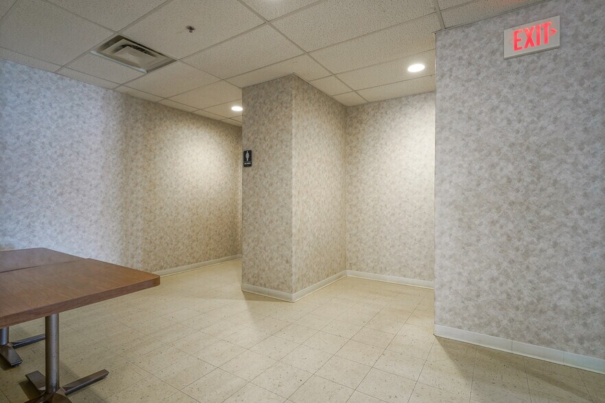 More Photos Of 3450 Gateway Dr, Grand Forks Restaurant For Lease