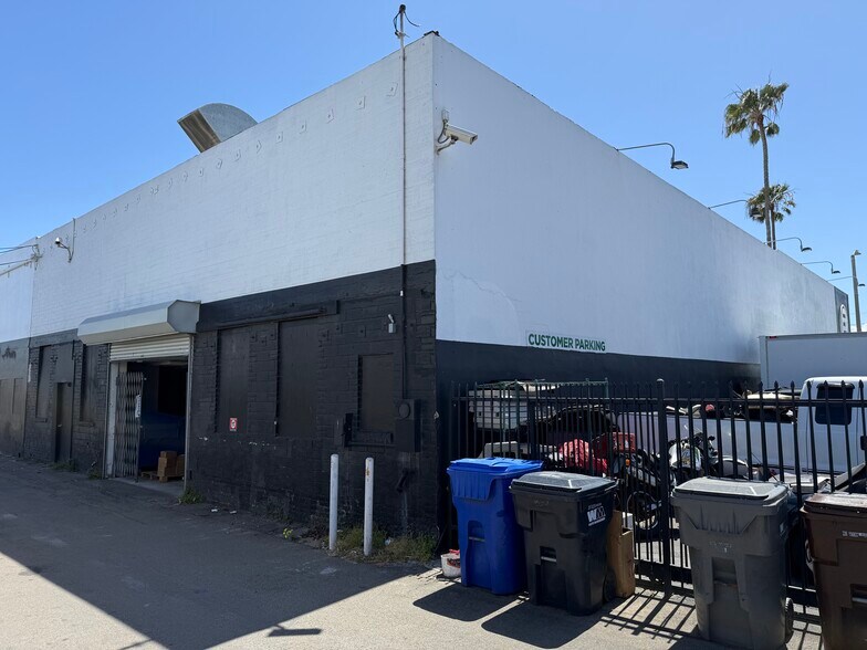 More Photos Of 114 S Coast Hwy, Oceanside General Retail For Lease