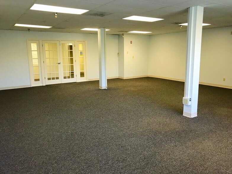 More Photos Of 1210-1228 Towanda Ave, Bloomington Unknown For Lease