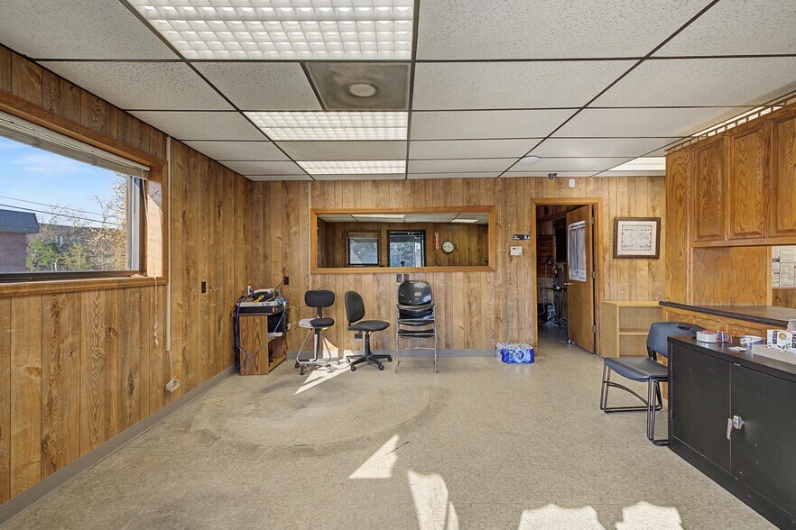 More Photos Of 225 Fiberglass Dr, Mount Juliet Warehouse For Sale