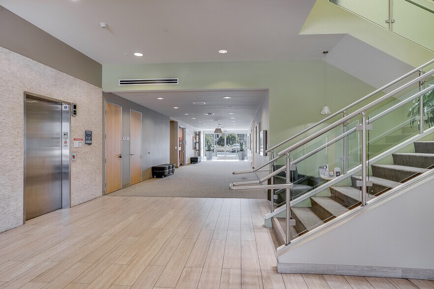 More Photos Of 6010 Hidden Valley Rd, Carlsbad Medical For Lease