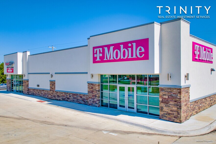 Primary Photo Of 2510 W Main St, Durant Storefront For Sale