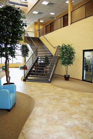 More Photos Of 160 W Carmel Dr, Carmel Office For Lease