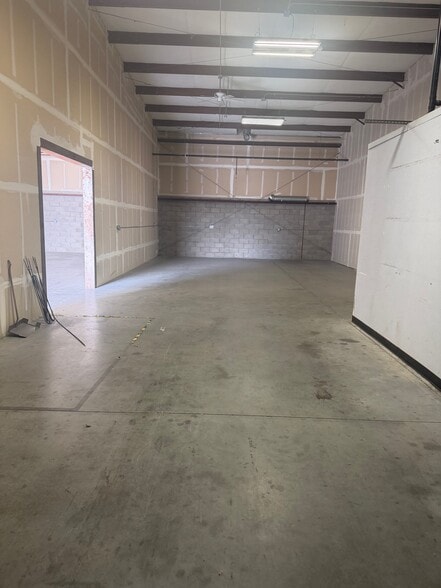 More Photos Of 17981 Ideal Pkwy, Manteca Flex For Lease